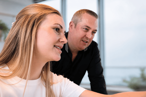 exact online consultant met laptop